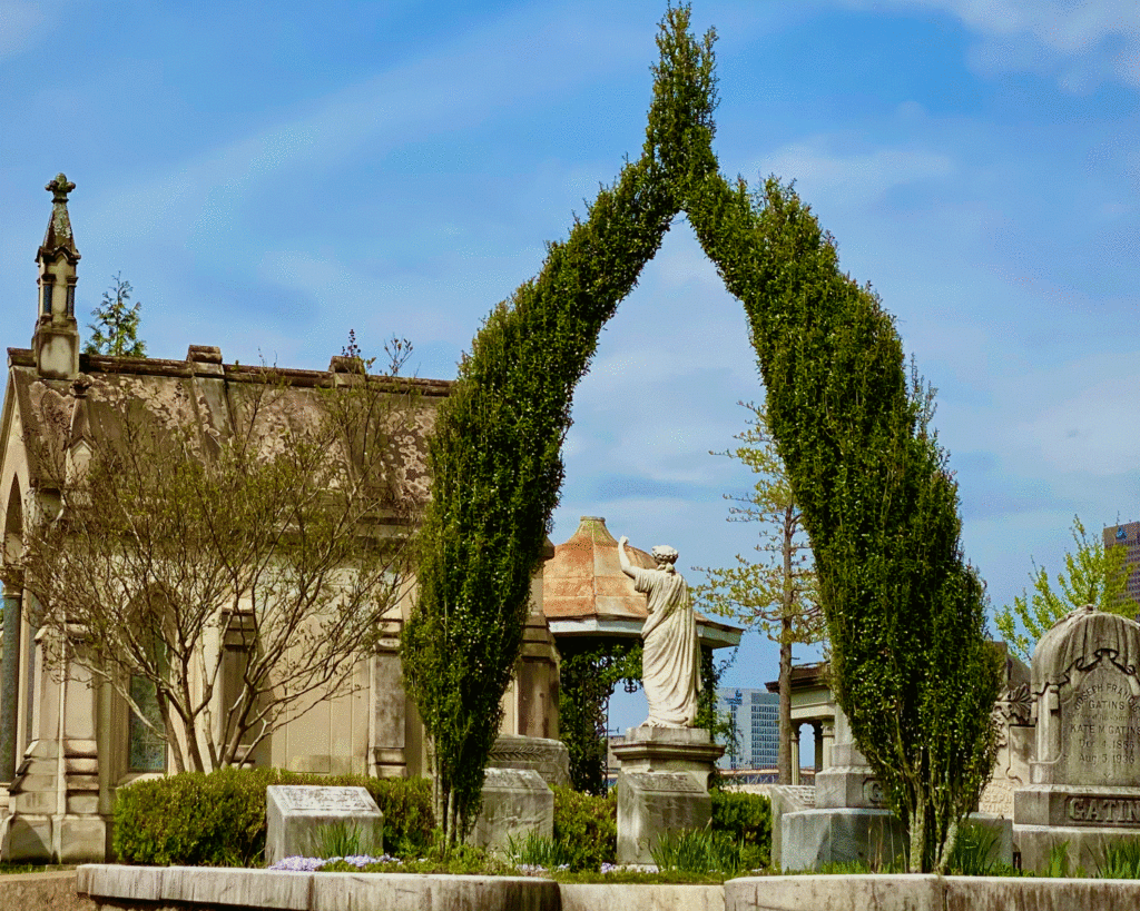 Green arch at Historic Oakland Cemetery | Photo by Lucy Mercer