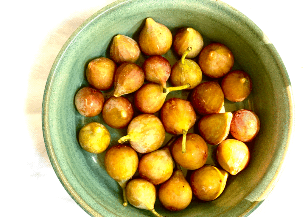 Ripe figs in a green bowl